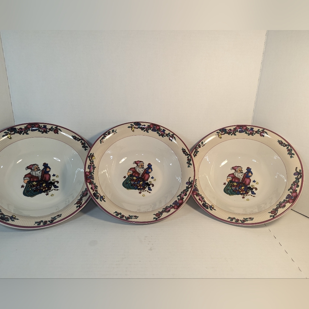 Vintage GEI Design Christmas Serving Bowls  Set of 3 9 inch Retro Santa Gifts